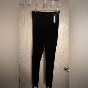 LA CLASSE COUTURE VELVET black leggings size M NWT waist 13” length 42”